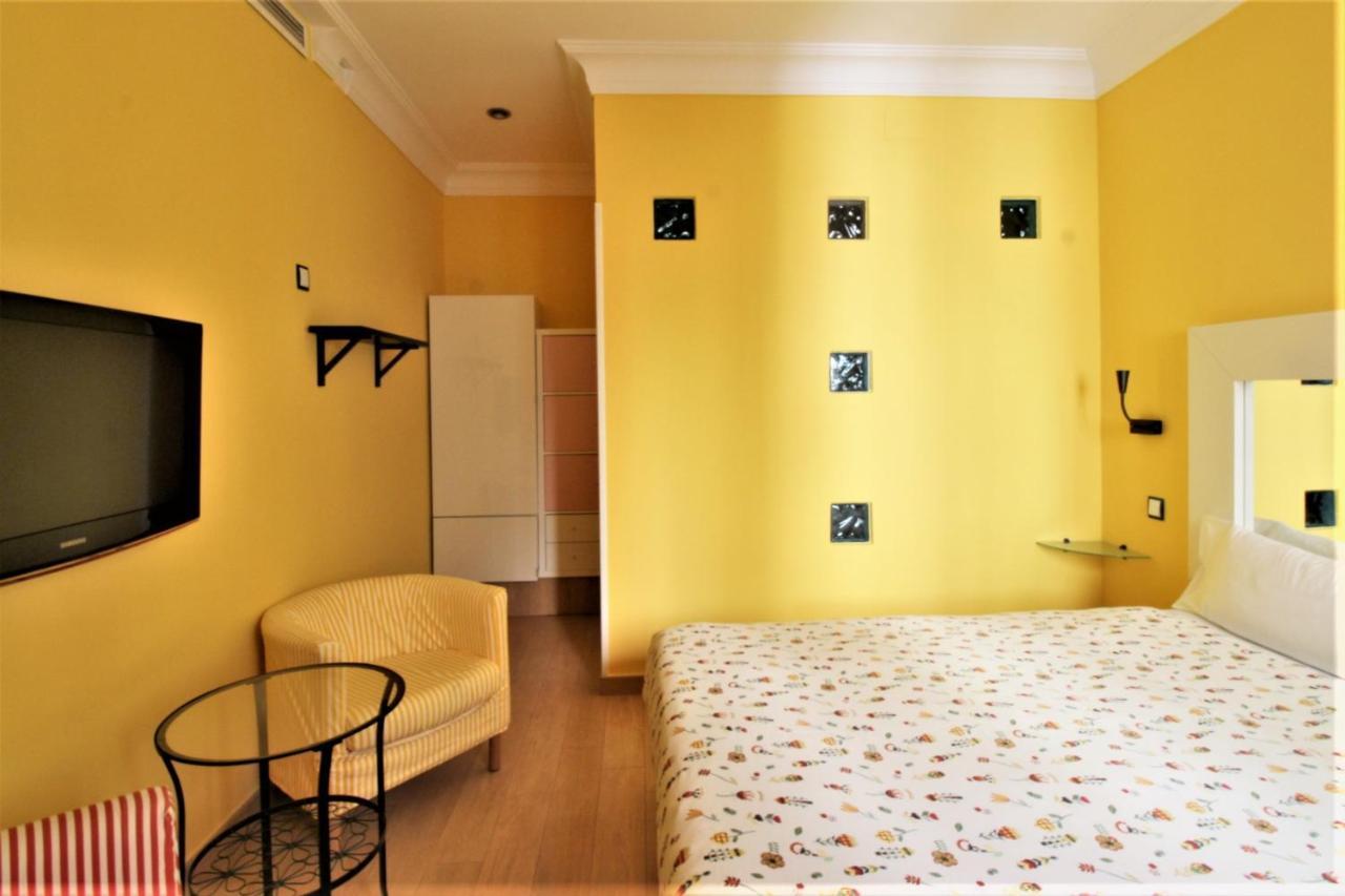 Hostal Arco Iris Мадрид Екстер'єр фото
